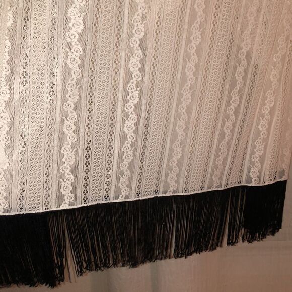 LuLaRoe S Monroe Ivory Lace Short Sleeve Open Waterfall Black Tassel Cardigan - Picture 9 of 12